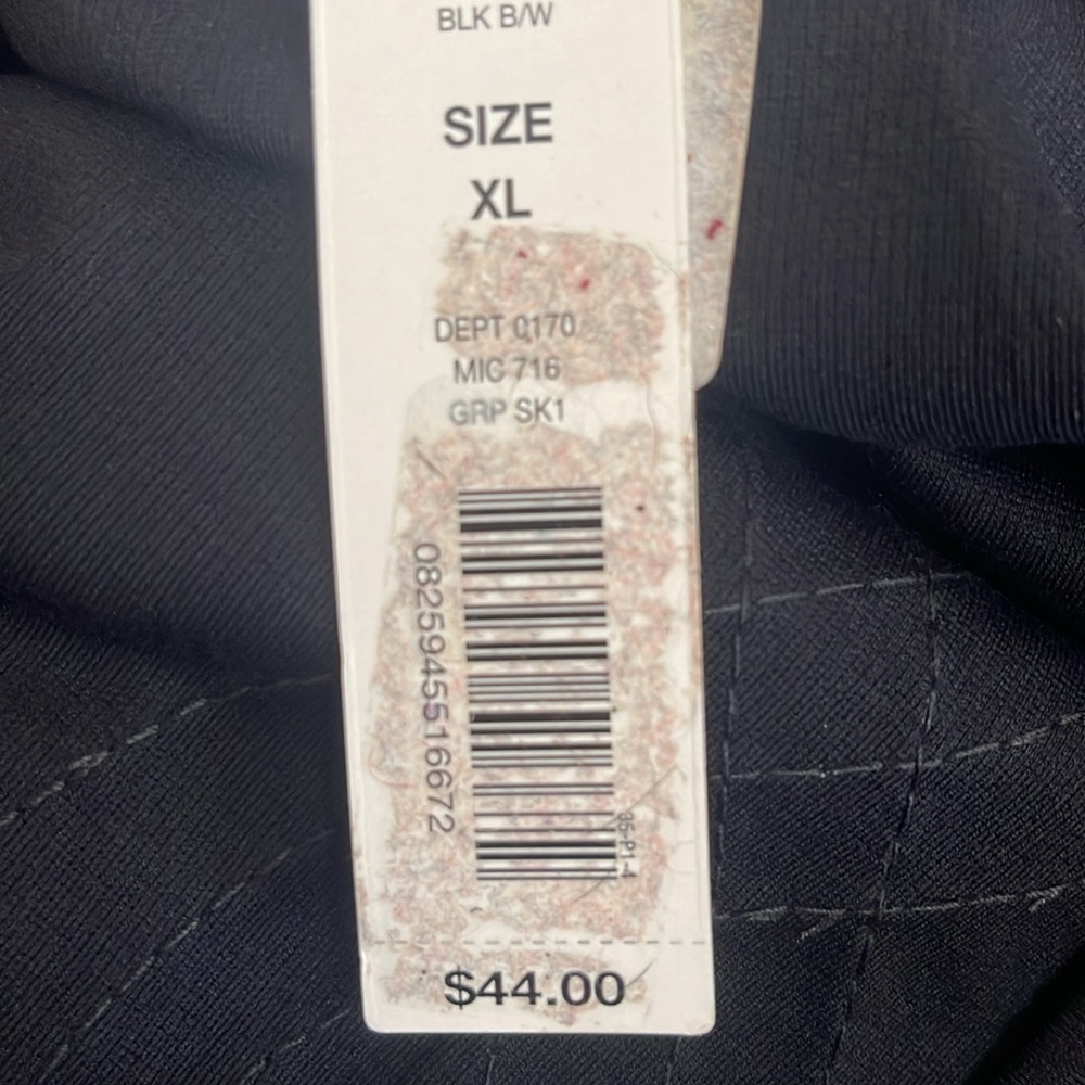 NWT Investments black and white top. Size 2X - Picture 7 of 8